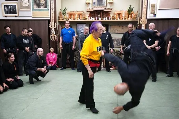 Masaaki Hatsumi Dr. Masaaki Hatsumi transmitiendo el legado ancestral del Ninjutsu en Hombu Dojo Japon